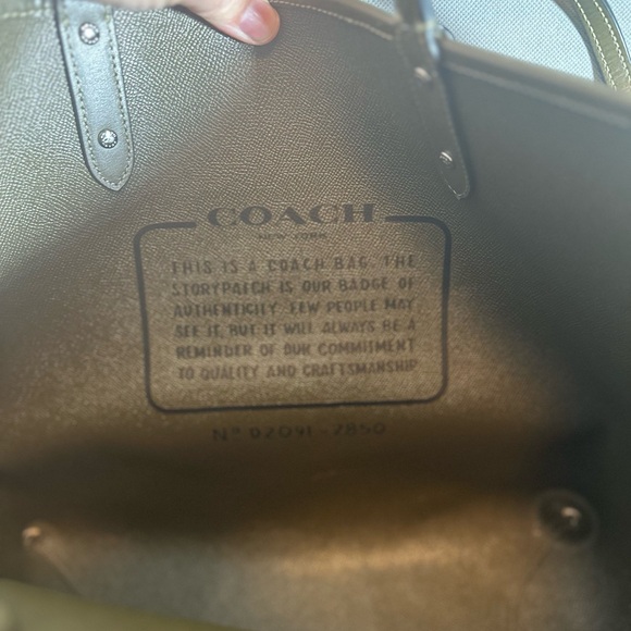 Coach City Tote Banana leaves Print Reversible green Pouch Rare - Picture 2 of 8